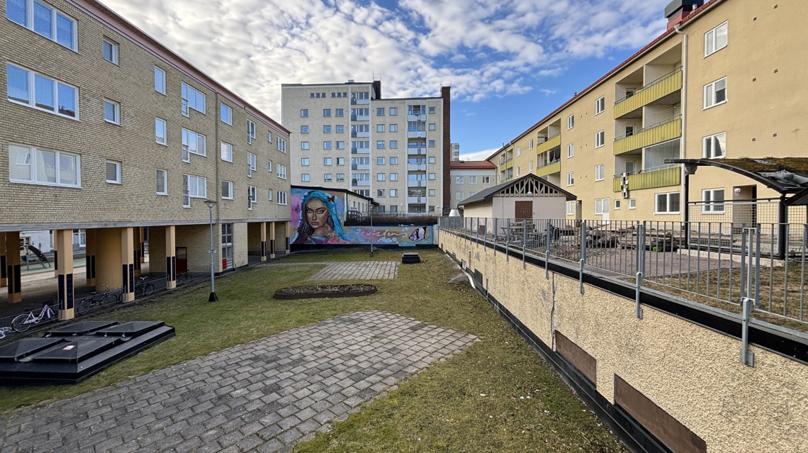 Bostäder med pågående renovering av utemiljö